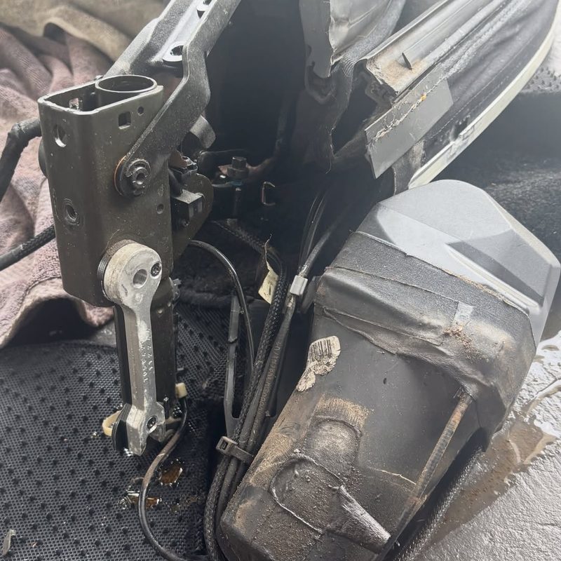 BMW Z4 — hydraulic pump & rams